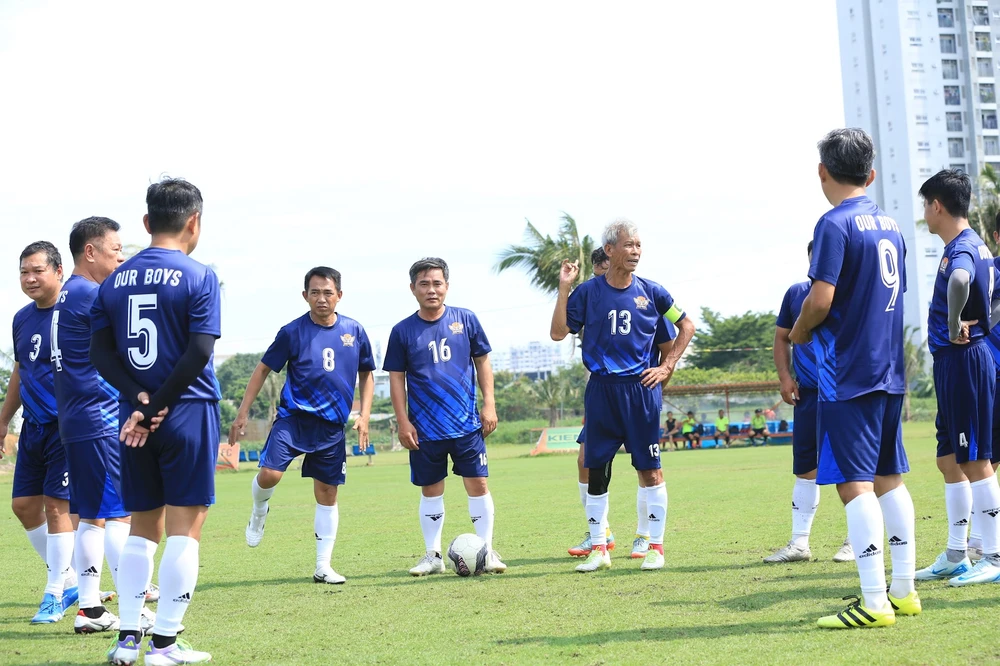 tran-cau-y-nghia-binh-tri-dong-huu-nghi-fc-bong-da-noi-dai-tinh-doan-ket (3).JPG