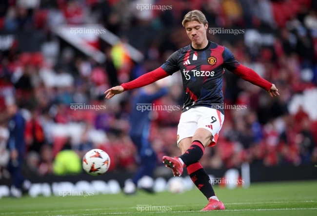 mat-cho-choi-o-mu-tien-dao-hojlund-gia-nhap-napoli (2).jpg