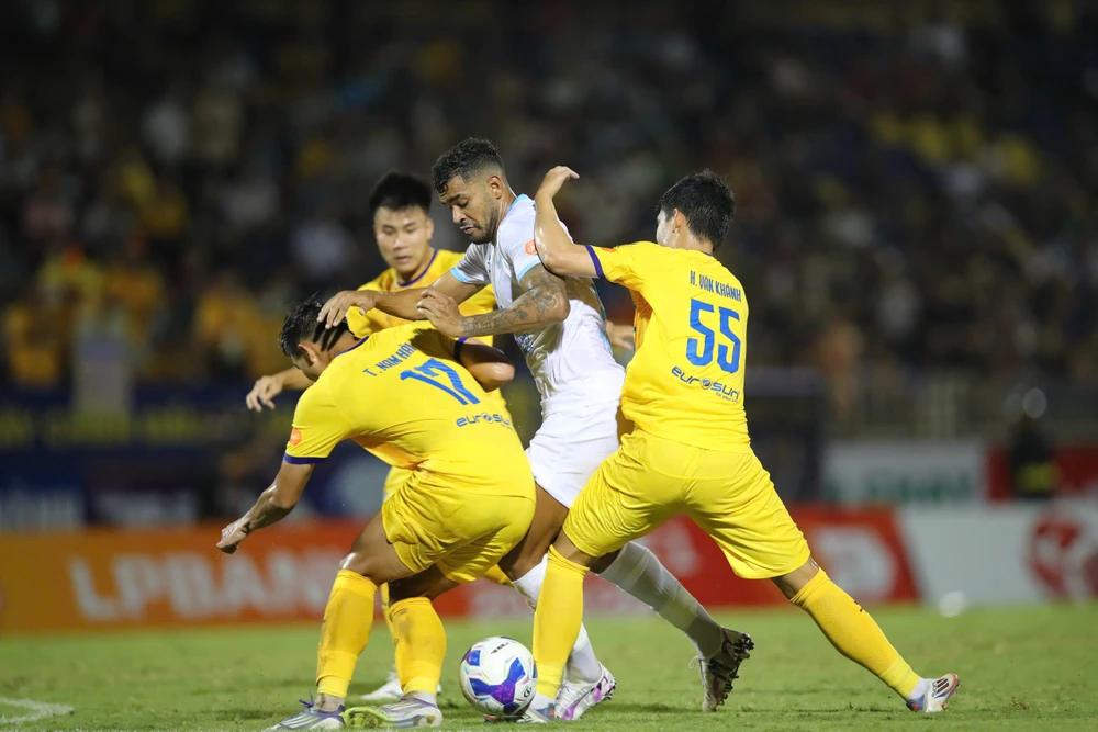 shb-da-nang-lam-nguy-duong-kim-vo-dich-sua-sai (4).jpg