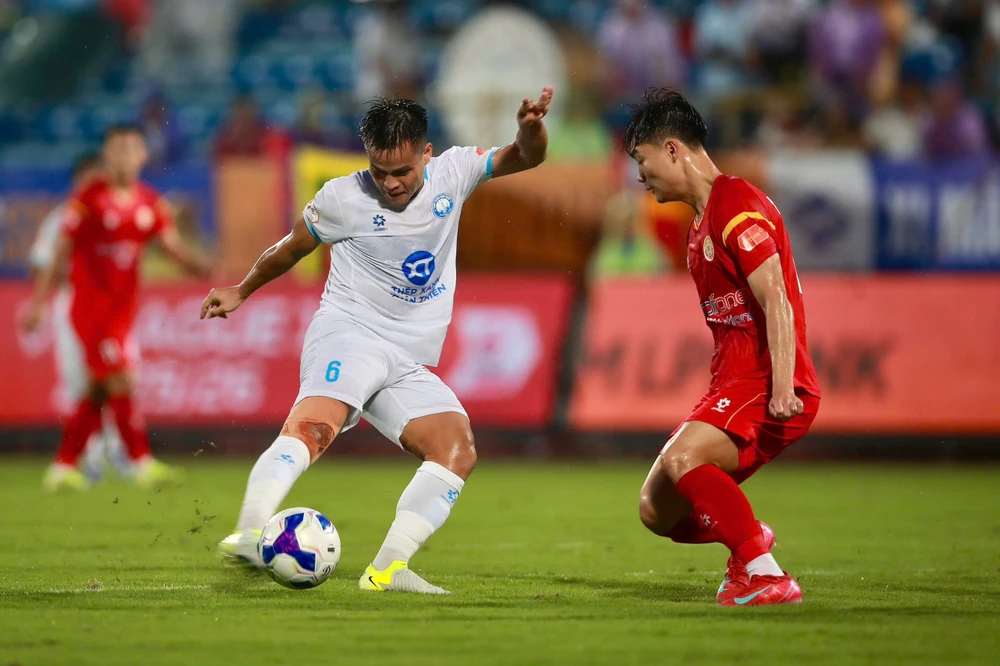 la-lung-tan-binh-ninh-binh-lam-mua-lam-gio-o-v-league (1).jpg