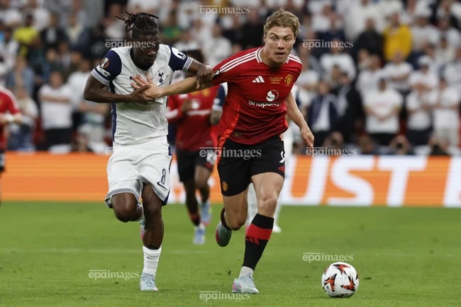 chia-tay-mu-tien-dao-hojlund-choi-it-nhat-1-nam-cho-napoli (1).jpg