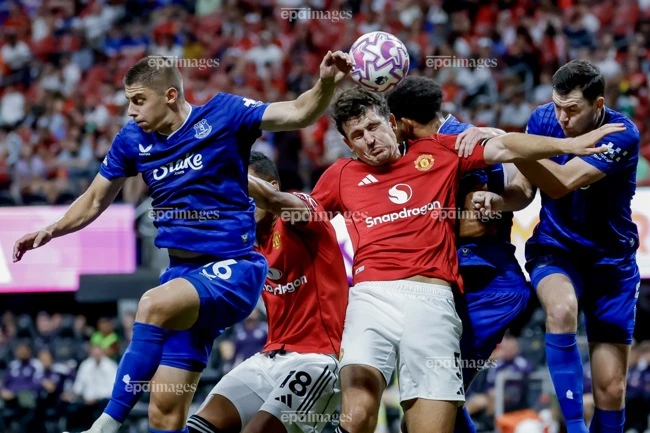 su-that-dau-long-o-clb-manchester-united (4).jpg