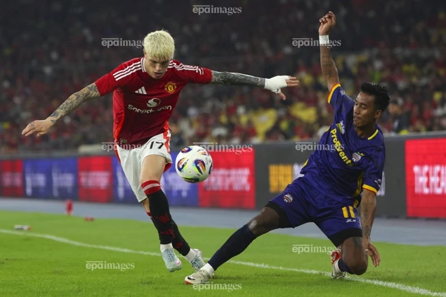 nong-garnacho-roi-bo-mu-va-chon-ky-hop-dong-7-nam-voi-chelsea (1).jpg