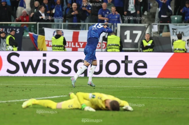 clb-manchester-united-bat-ngo-dam-phan-mua-2-thu-mon (3).jpg