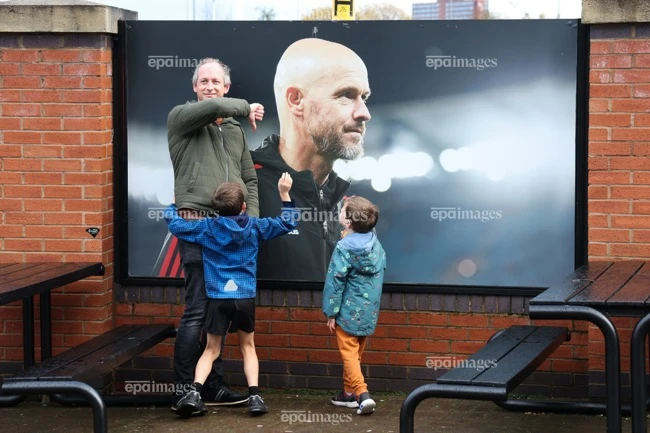 hlv-erik-ten-hag-soc-nang-khi-bi-sa-thai-chi-sau-3-tran (3).jpg