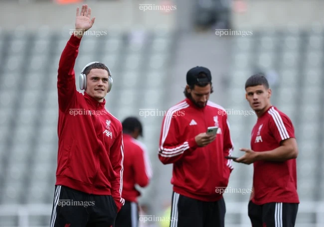 mua-he-chuyen-nhuong-dien-ro-cua-bong-da-anh (3).jpg