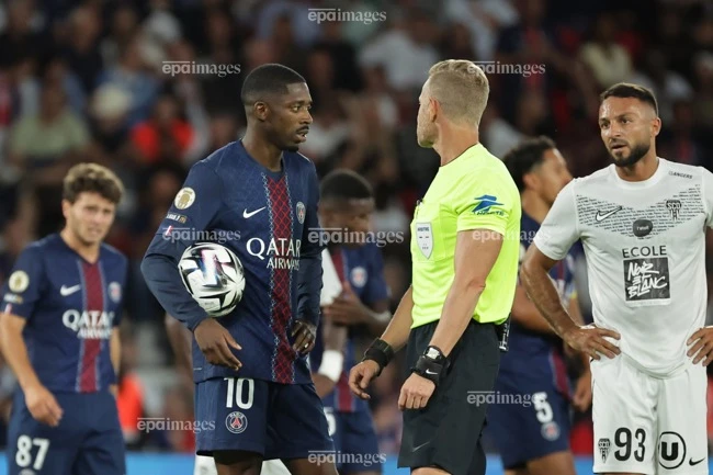 nghich-ly-qua-bong-vang-khong-danh-cho-cau-thu-xuat-sac-nhat (4).jpg