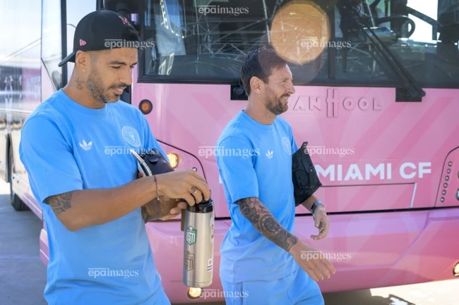 ngoi-sao-suarez-bi-trung-phat-nang-vi-khac-nho-vao-doi-phuong (4).jpg