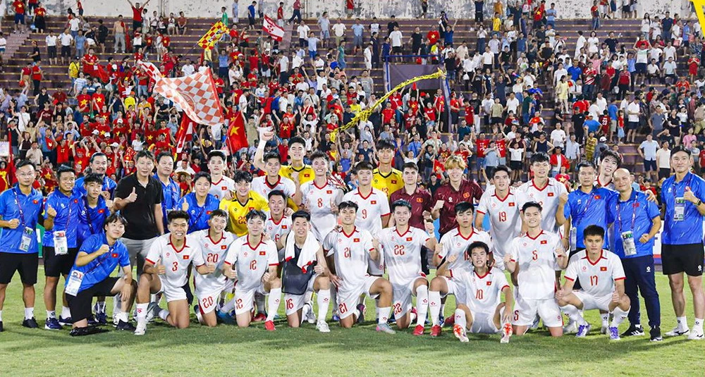 hlv-kim-sang-sik-tin-tuong-cac-hoc-tro-thang-yemen (2).jpg