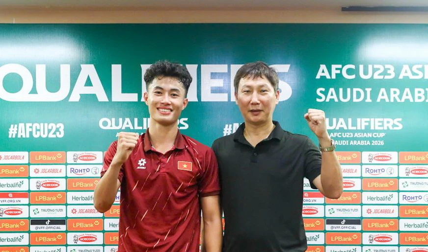 hlv-kim-sang-sik-tin-tuong-cac-hoc-tro-thang-yemen (3).jpg