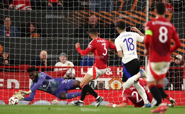 thu-mon-onana-khan-goi-roi-mu-ma-khong-ai-muon-giu-lai (3).jpg