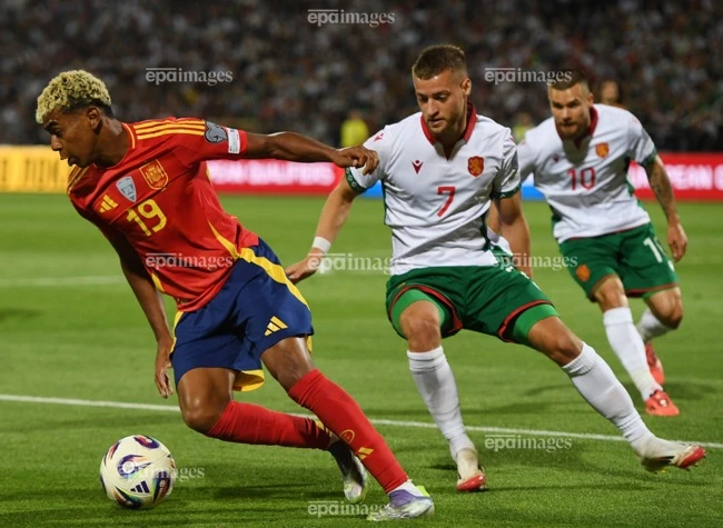 mbappe-bat-ngo-chon-qua-bong-vang (4).jpg