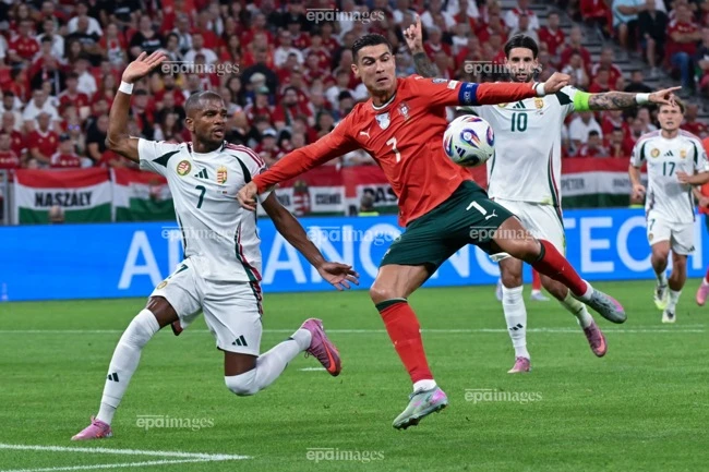 sieu-sao-ronaldo-lai-gianh-giai-thuong-lon (2).jpg