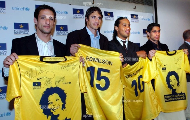 con-trai-ronaldinho-theo-chan-nguoi-cha-quai-kiet (2).jpg