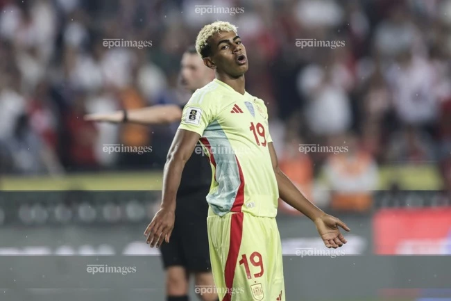 nu-ca-si-25-tuoi-bat-mi-chuyen-tinh-cam-voi-ngoi-sao-tre-yamal-18-tuoi (5).jpg