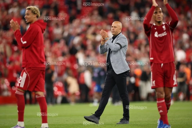 isak-ra-san-liverpool-dai-pha-atletico-mo-man-uefa-champions-league (3).jpg