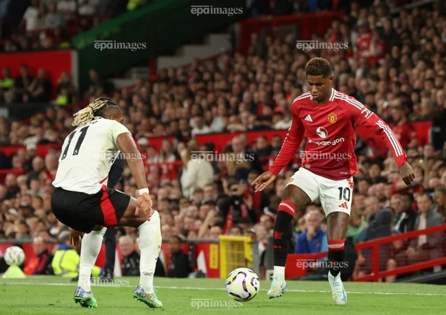 hai-huoc-ngoi-sao-rashford-ghi-ban-bang-ca-doi-hinh-mu (3).jpg