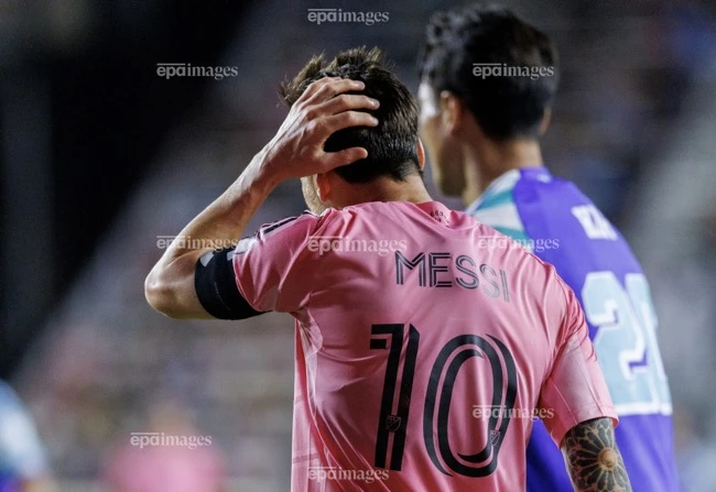 hai-ban-thang-ma-thuat-moi-nhat-cua-sieu-sao-messi (1).jpg