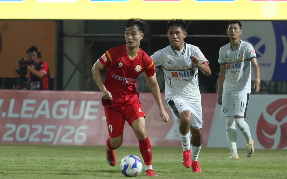 khac-nghiet-dau-som-vong-4-v-league-bat-phan-thang-bai (1).jpg