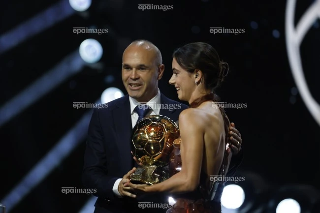 dembele-danh-bai-yamal-de-gianh-qua-bong-vang (5).jpg