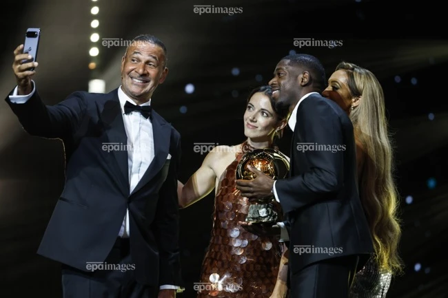 messi-noi-gi-ve-dong-doi-cu-dembele-vua-gianh-qua-bong-vang (3).jpg