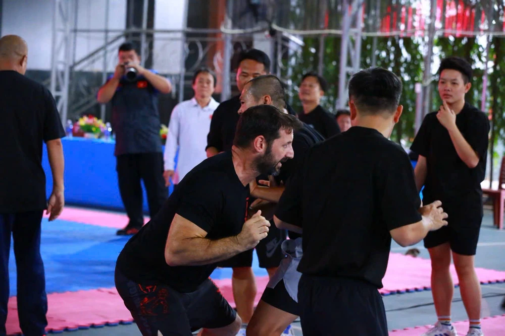 vo-su-8-dang-taekwondo-the-gioi-va-chuyen-gia-israel-o-lop-dac-huan-krav-maga (1).jpg