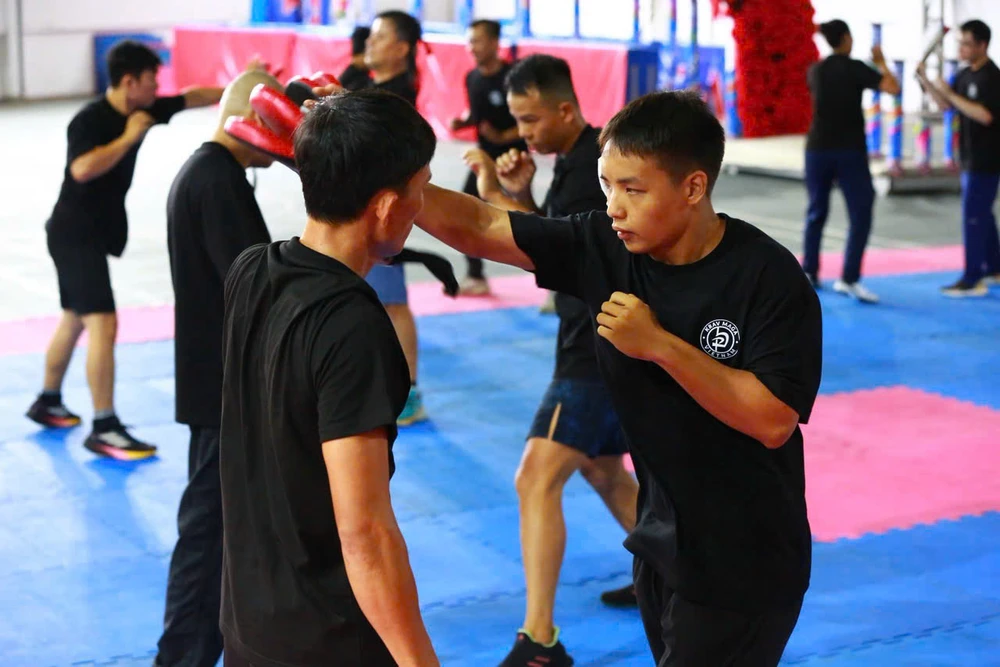 vo-su-8-dang-taekwondo-the-gioi-va-chuyen-gia-israel-o-lop-dac-huan-krav-maga (5).jpg