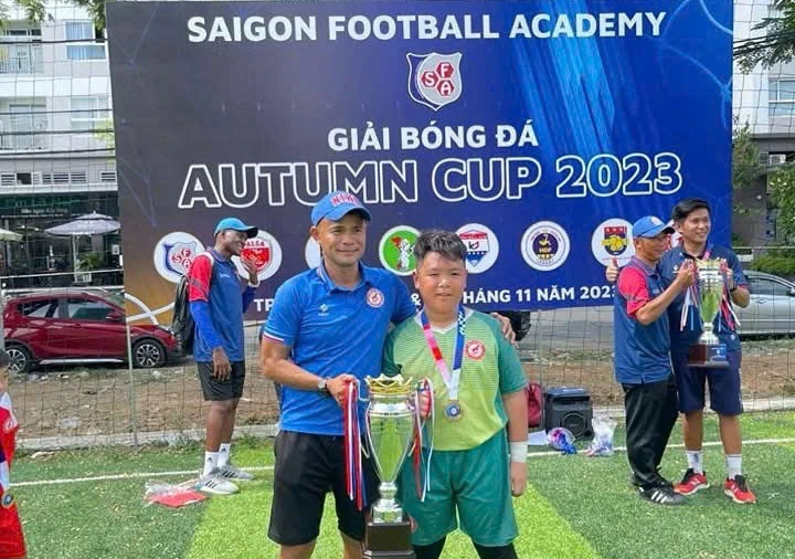 san-choi-nho-y-nghia-lon-cua-cac-cuu-cau-thu-bong-da-viet-nam (7).jpg