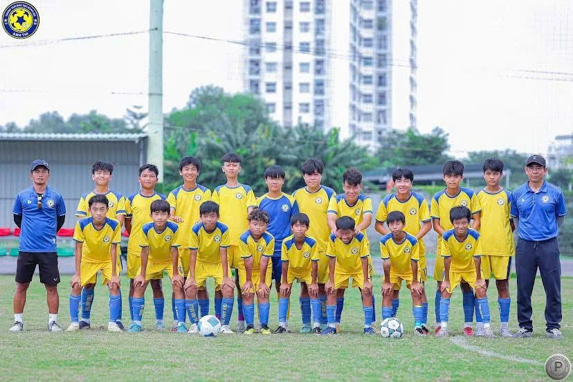 san-choi-nho-y-nghia-lon-cua-cac-cuu-cau-thu-bong-da-viet-nam (9).jpg