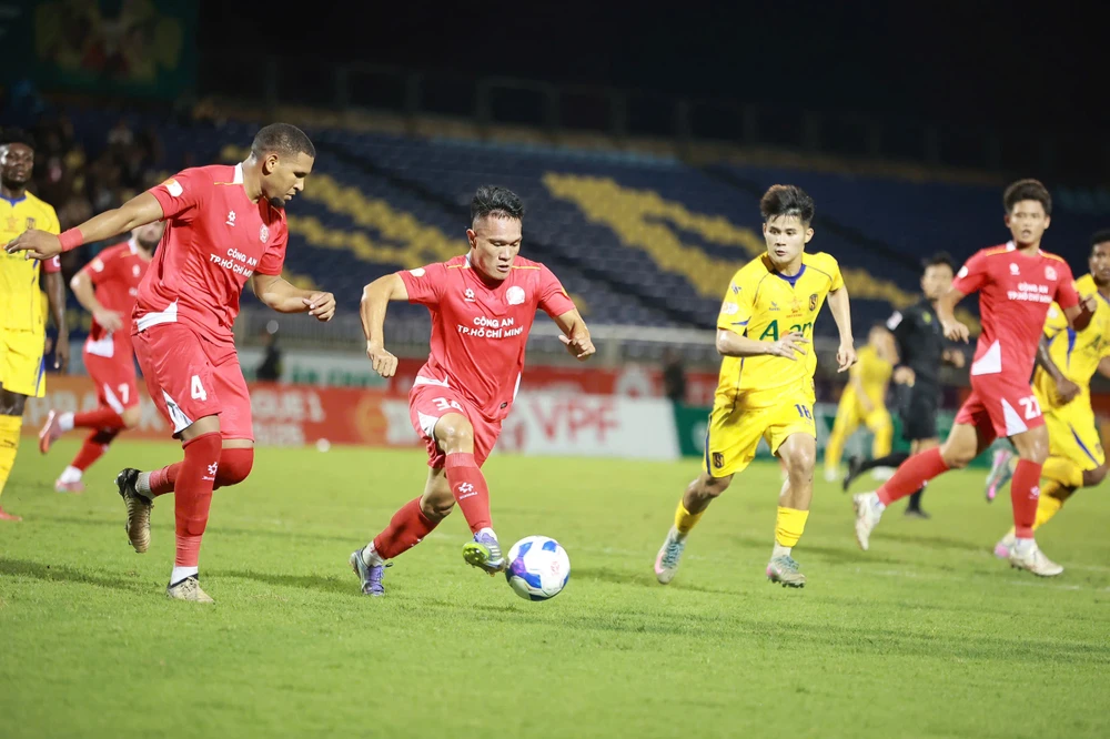 cang-nhu-day-dan-o-vong-6-v-league (6).jpg