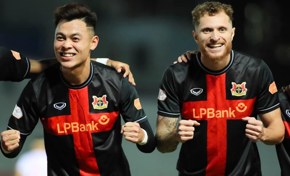 hlv-kim-sang-sik-tang-cuong-ngoai-binh-nhap-tich-len-tuyen (1).jpg