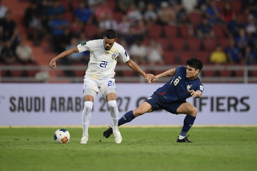 doi-tuyen-viet-nam-va-thai-lan-hoi-quan-malaysia-an-binh-bat-dong (4).jpg