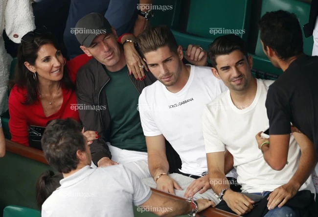 con-trai-cua-cuu-tuyen-thu-phap-zidane-len-tuyen-algeria (3).jpg