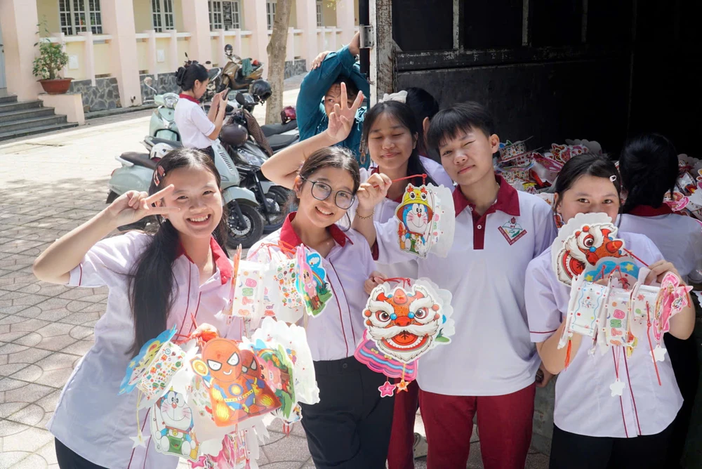 clb-bang-huu-chuyen-cho-anh-trang-yeu-thuong-o-mua-trung-thu-cho-em-2025 (1).jpg