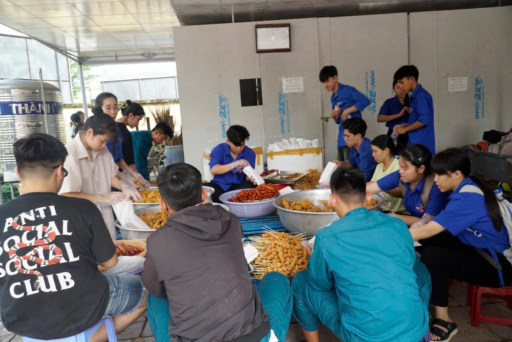 clb-bang-huu-chuyen-cho-anh-trang-yeu-thuong-o-mua-trung-thu-cho-em-2025 (4).jpg