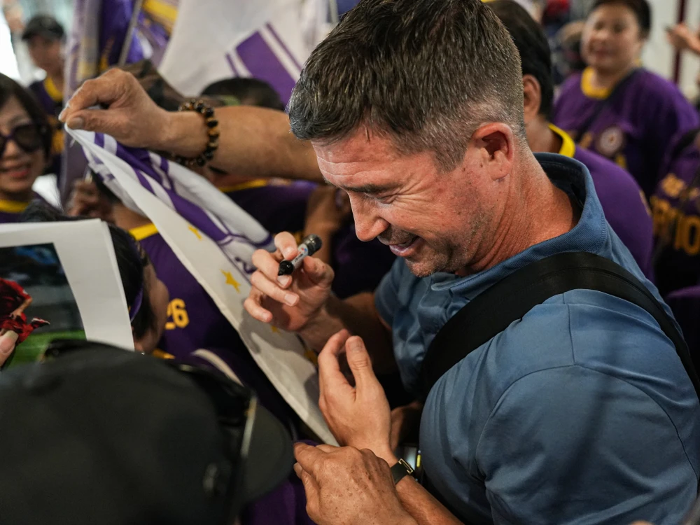 clb-ha-noi-chao-don-nha-vo-dich-uefa-champions-league (2).jpg