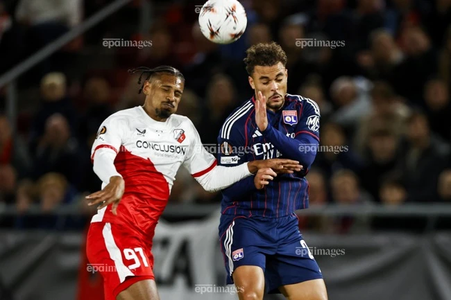 ky-la-3-con-trai-cua-patrick-kluivert-deu-no-sung-o-chau-au (3).jpg