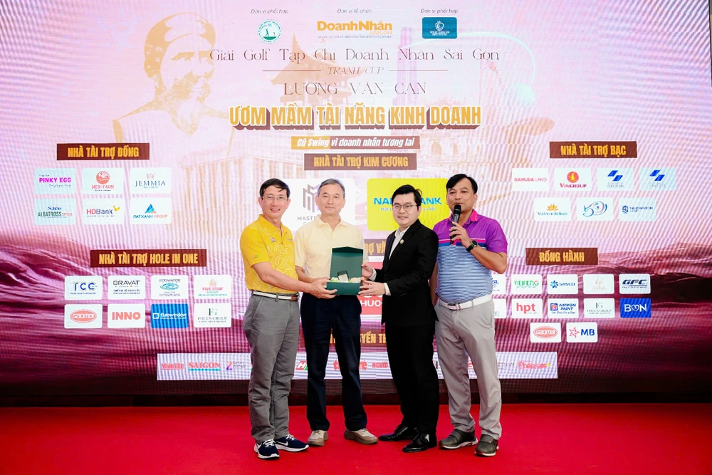 hon-280-trieu-dong-gay-quy-uom-mam-tai-nang-kinh-doanh-tranh-cup-luong-van-can (2).jpg