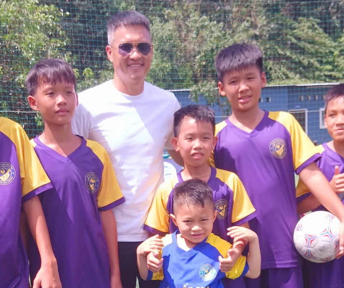 le-hoi-bong-da-cong-dong-va-nghia-cu-dep-sau-san-co (2).jpg