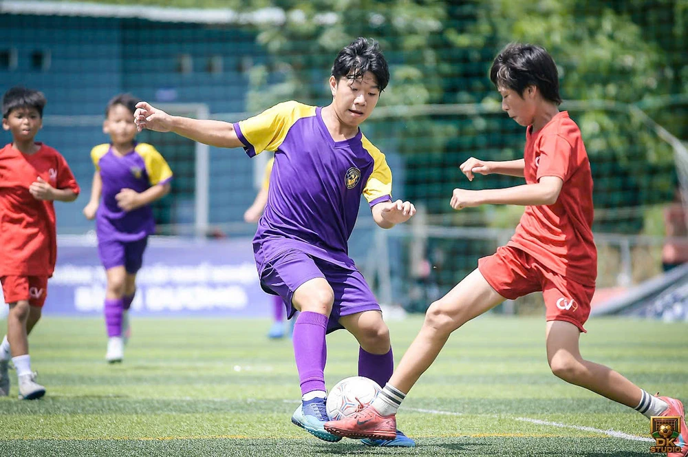 le-hoi-bong-da-cong-dong-va-nghia-cu-dep-sau-san-co (5).jpg