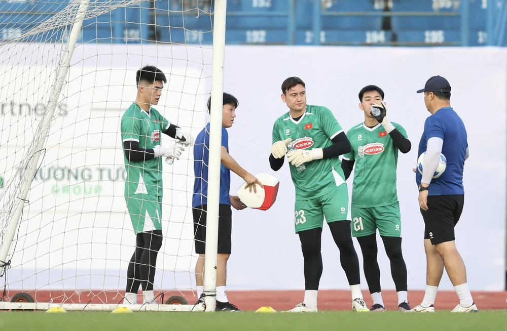 thu-mon-van-lam-boi-hoi-trong-ngay-dau-tien-tro-lai-tuyen-viet-nam (1).jpg