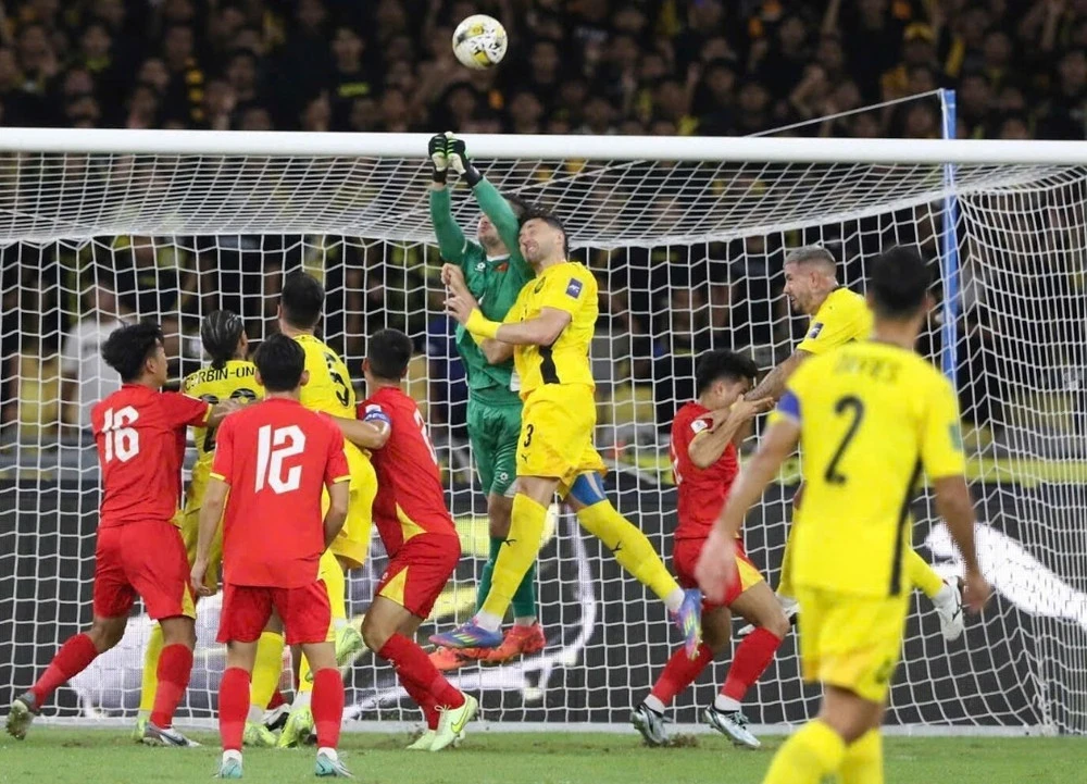 cuoc-chien-phap-ly-khong-can-suc-giua-bong-da-malaysia-va-fifa (1).jpg