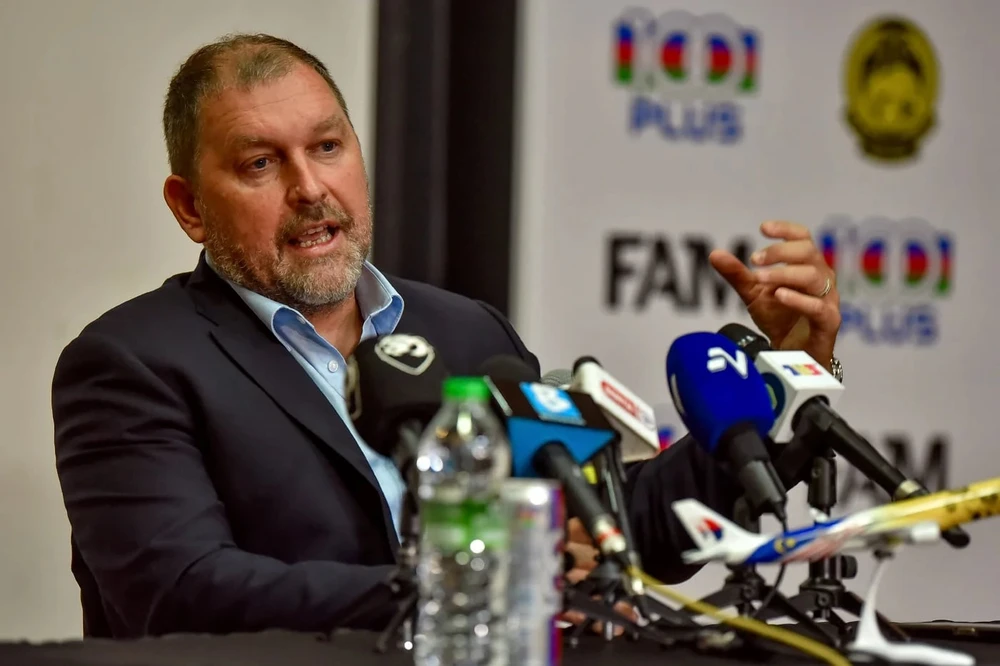 hlv-peter-cklamovski-chi-trich-fam-gay-thiet-hai-cho-doi-tuyen-malaysia (3).jpg