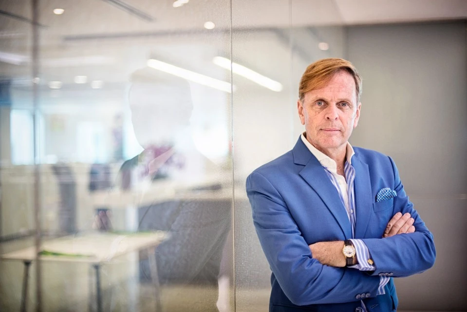 soc-doanh-nhan-phan-lan-mua-lai-clb-manchester-united (1).jpg