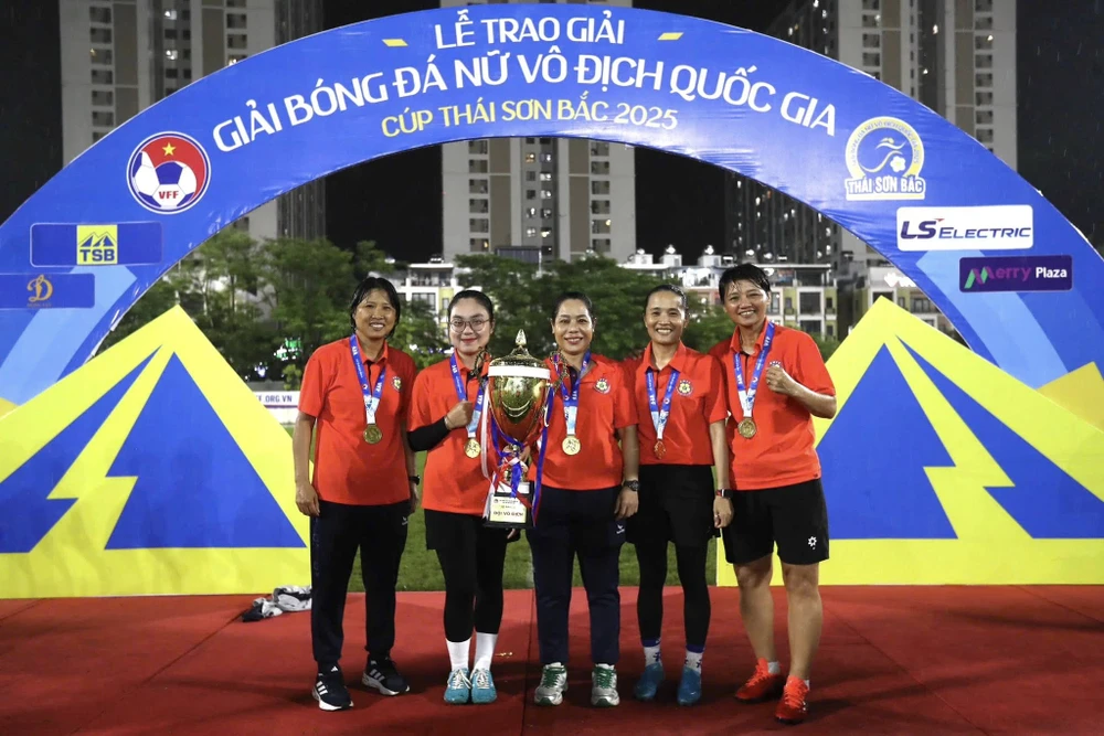 nong-khong-co-nha-bat-ky-nha-vo-dich-quoc-gia-nao-len-tuyen-nu-viet-nam (4).jpg