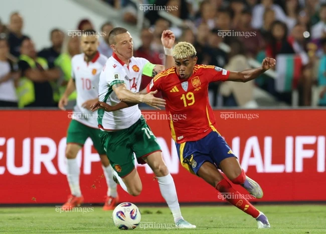 tai-nang-tre-yamal-lai-gay-soc-cho-lang-bong-the-gioi (1).jpg