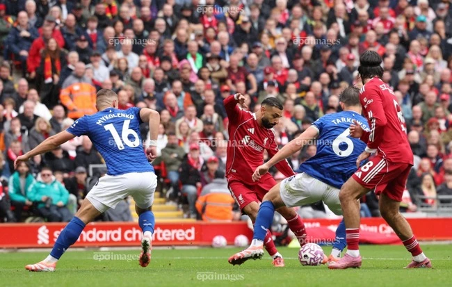 buoc-ngoat-dang-quen-cua-tien-dao-salah-va-tuong-lai-mo-mit-tai-anfield (5).jpg