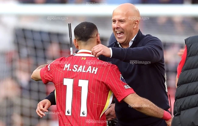 buoc-ngoat-dang-quen-cua-tien-dao-salah-va-tuong-lai-mo-mit-tai-anfield (8).jpg