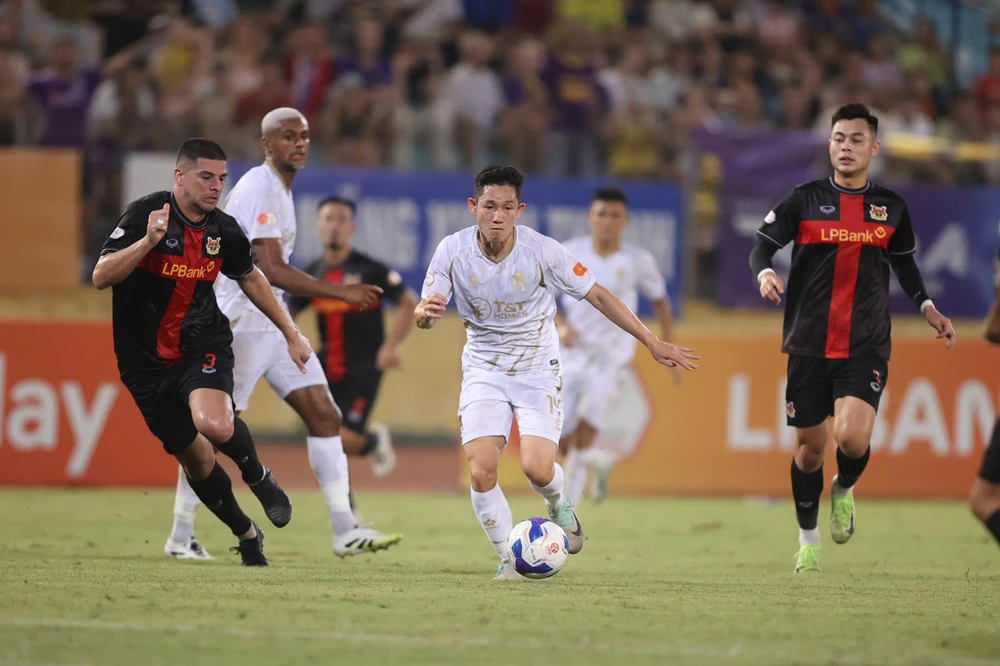 ninh-binh-tiep-da-thang-hoa-ha-gia-lai-roi-tu-do (4).jpg