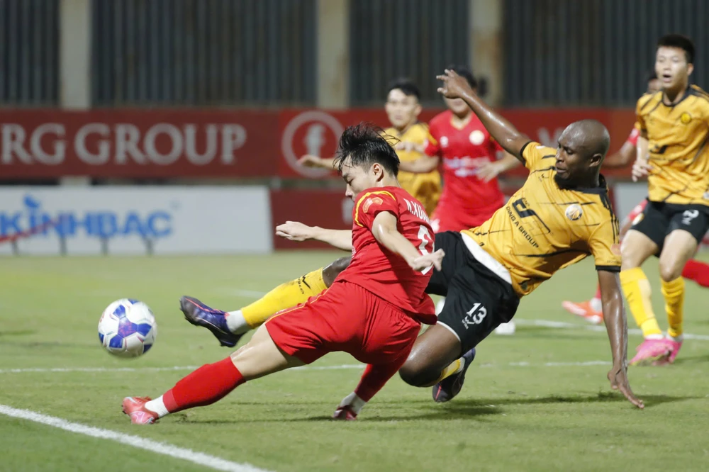 ninh-binh-tiep-da-thang-hoa-ha-gia-lai-roi-tu-do (6).jpg